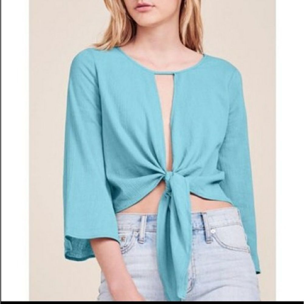 Jack by BB Dakota Blue Tie Front Malia CropTop Med